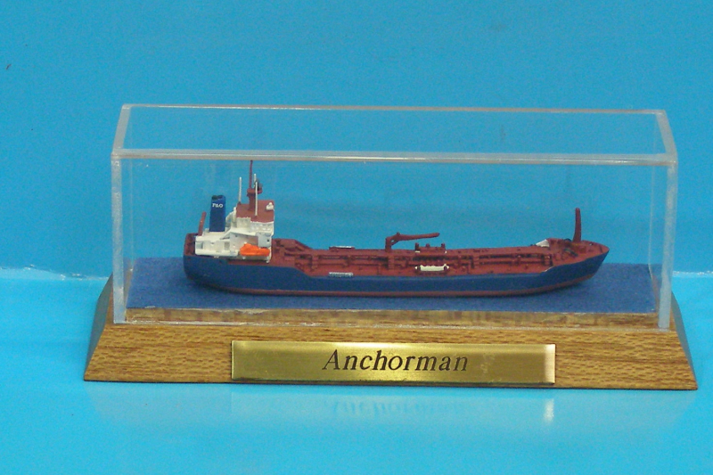 Tanker "Anchorman" (1 St.) in Vitrine von Jahnke